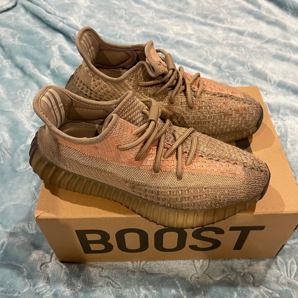 ❌SOLD❌Yeezy 350 V2 size 6 men’s / 8 women